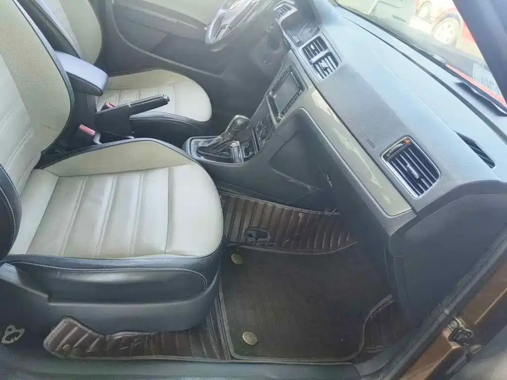 Volkswagen Gran Lavida 2015 2014 1.6L Auto