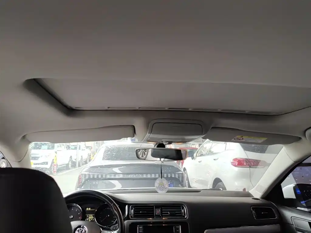 Volkswagen Sagitar 2018 1.6L Automatic Comfort фото 18