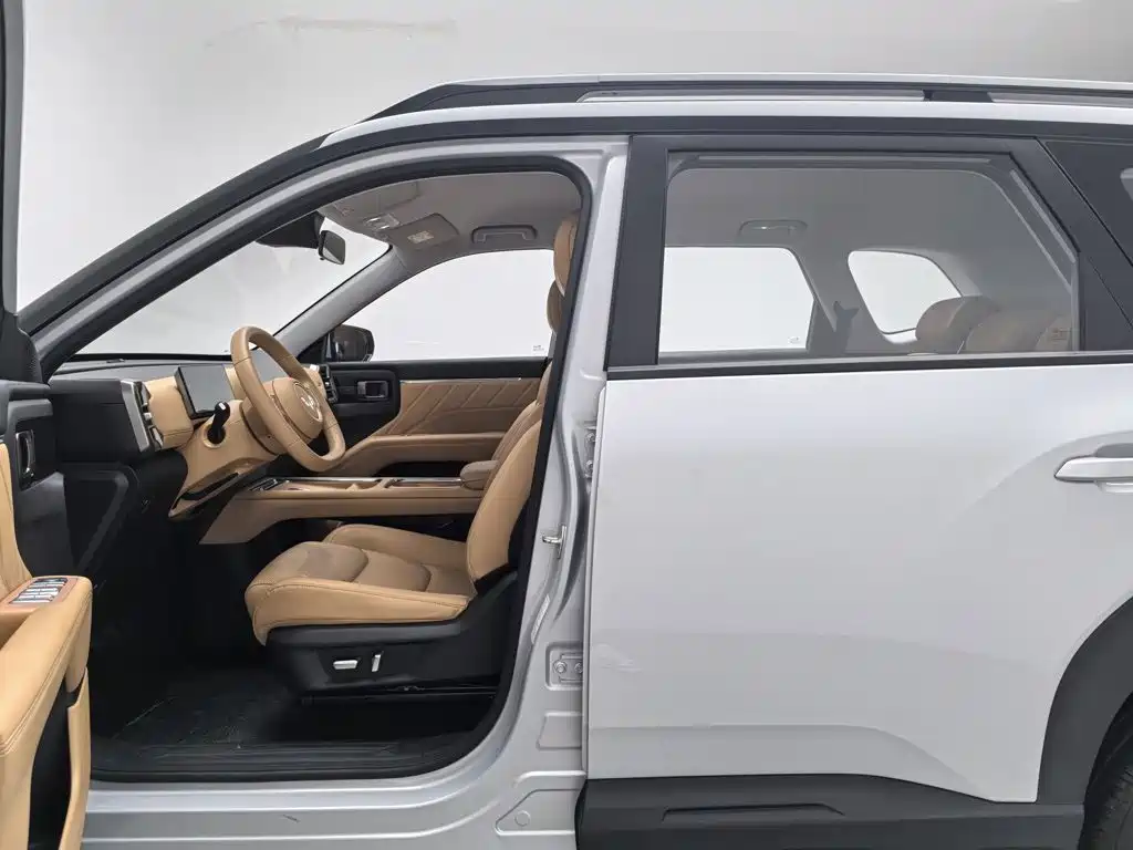 Фото 10 - Wuling Motors Starlight 560 NEV
