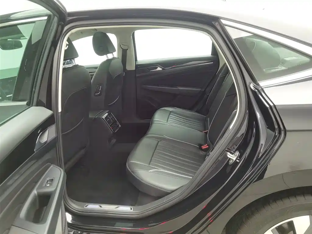 VOLKSWAGEN PASSAT NEW ENERGY