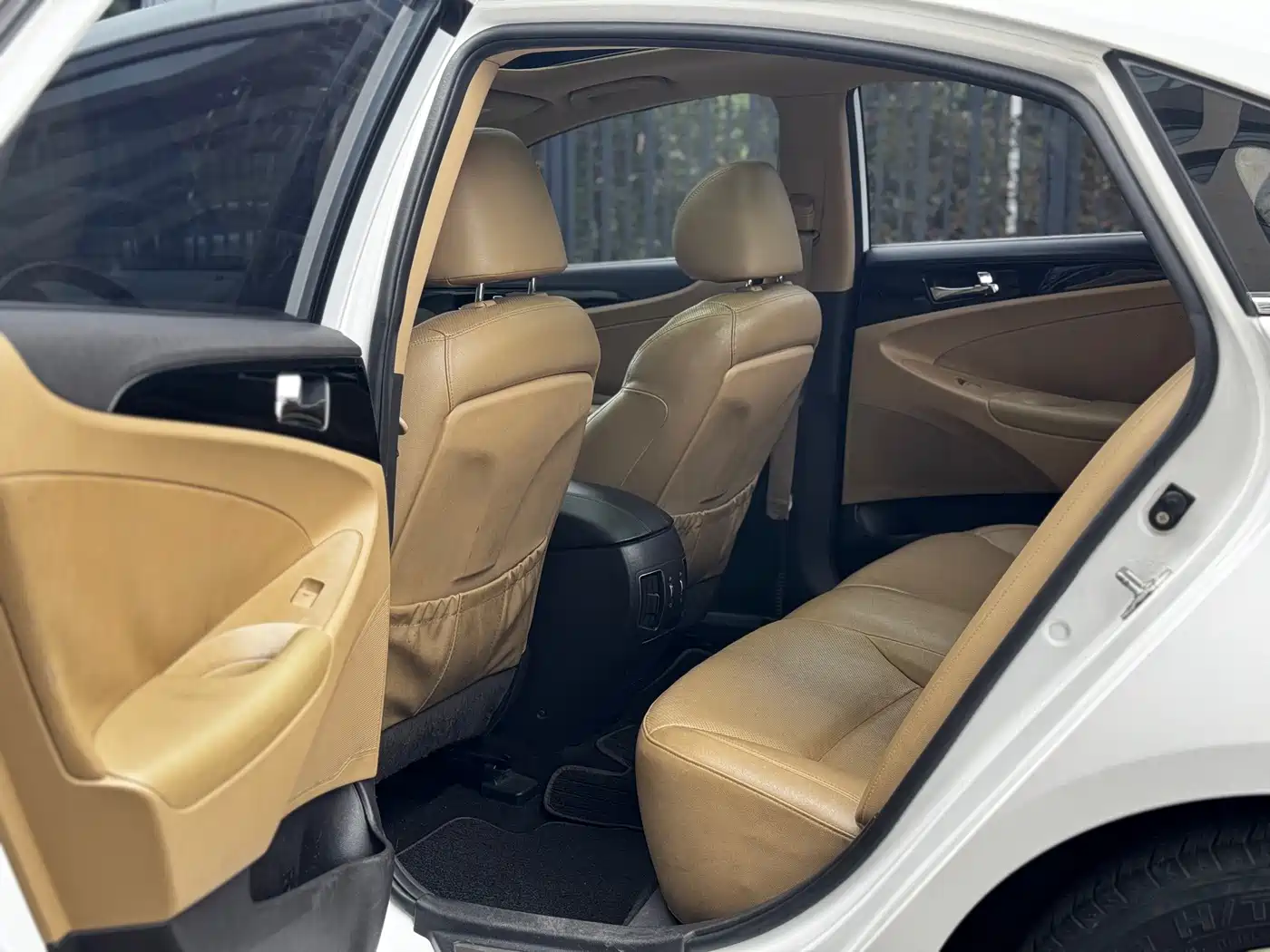 Hyundai Sonata 2014 2.4L Automatic Leading Edition China V фото 5