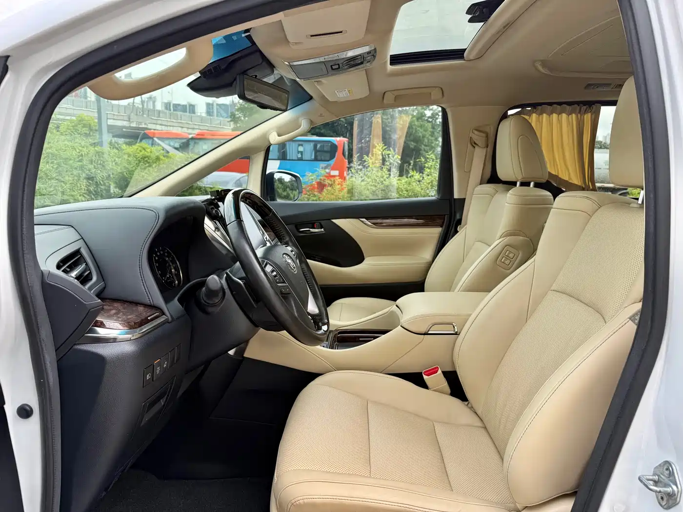 Toyota Alphard 2021 Hybrid 2.5L Luxury фото 5