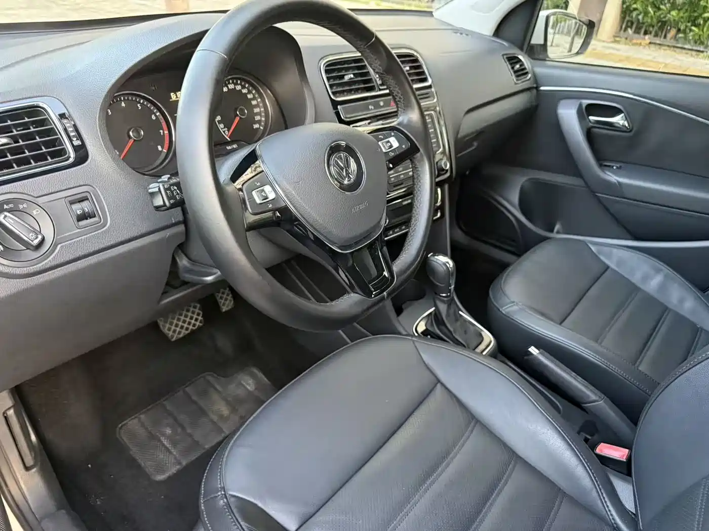 Volkswagen Polo 2016 1.6L Automatic Comfort фото 6