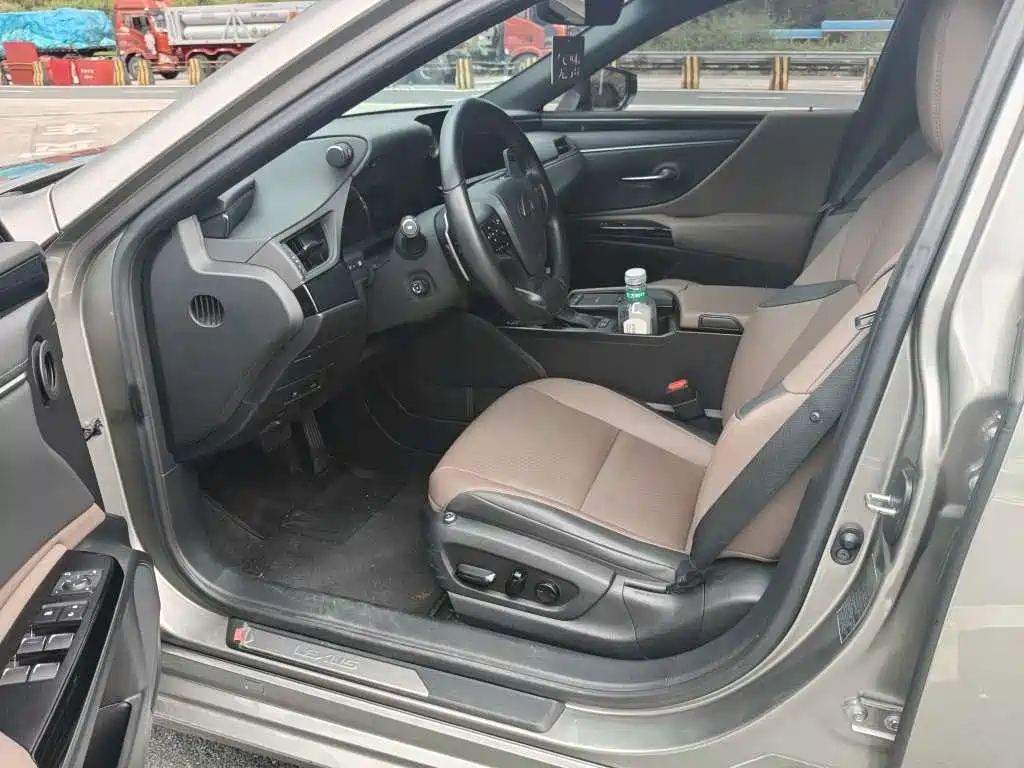 Фото 4 - Lexus ES