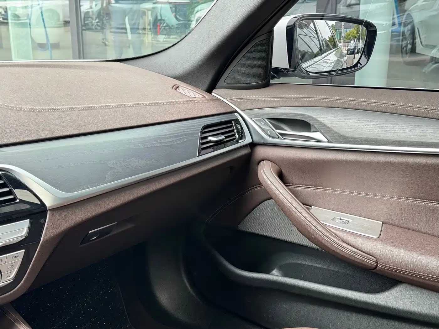 BMW 5 Series 2023 530Li Leading M Sport Package фото 10