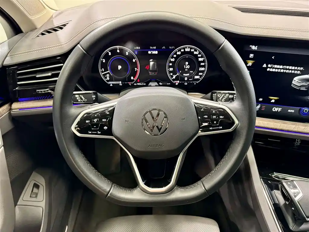 Volkswagen Touareg 2023 3.0TSI R-Line Black Sports Package фото 15