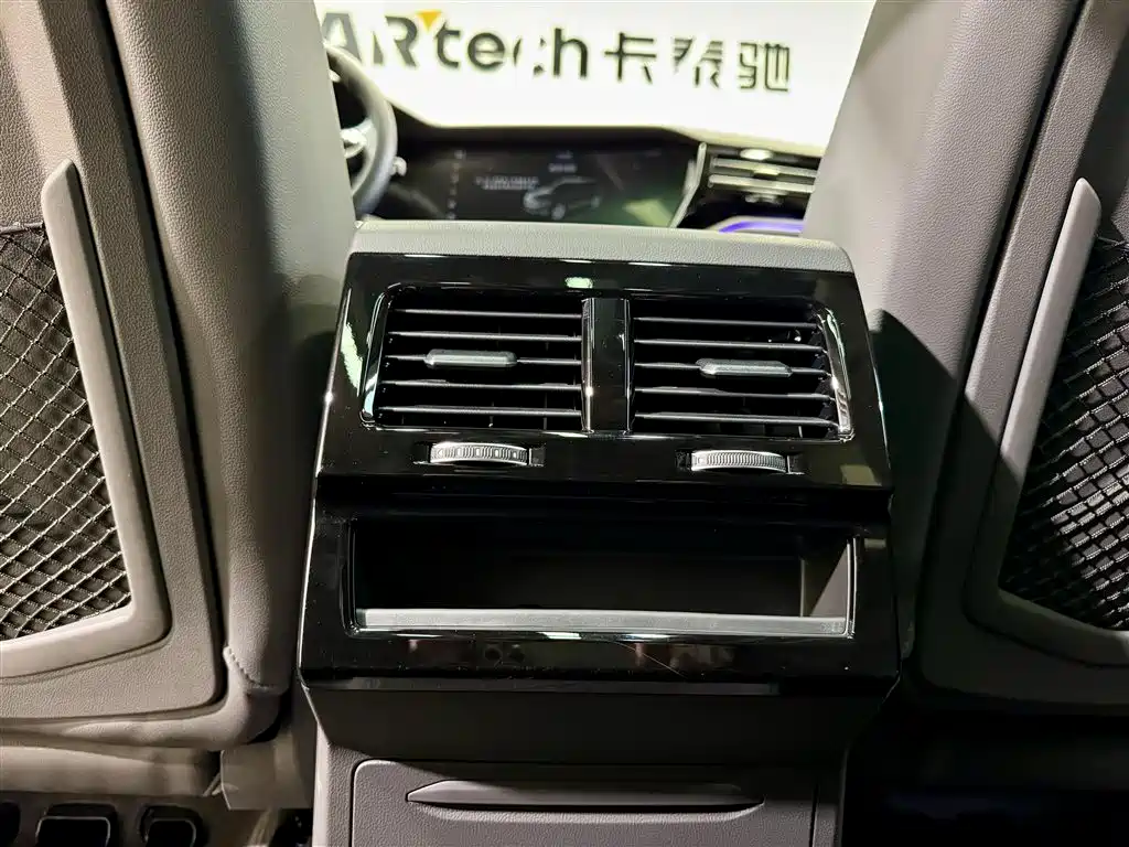 Volkswagen Touareg 2023 3.0TSI R-Line Black Sports Package фото 24