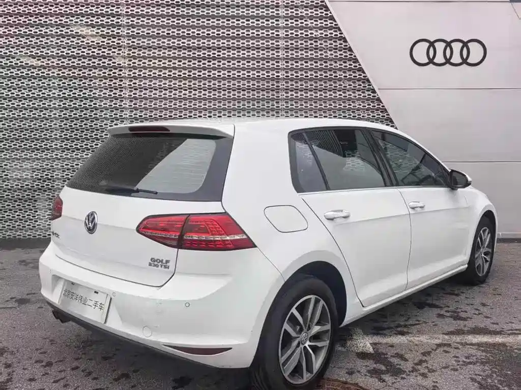 Фото 8 - Volkswagen Golf