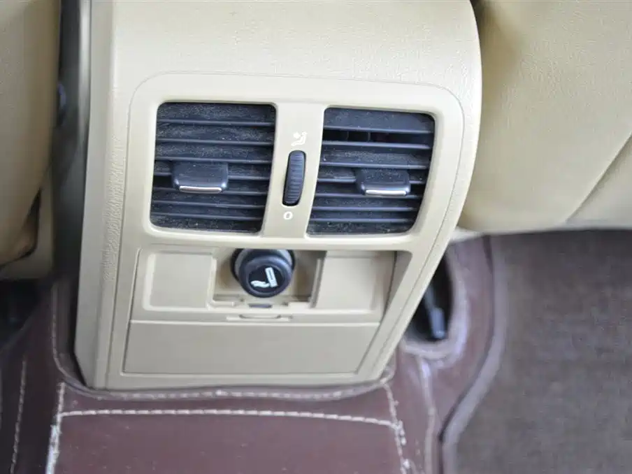 Volkswagen Magotan 2007 Model 1.8TSI Automatic Luxury Type фото 11
