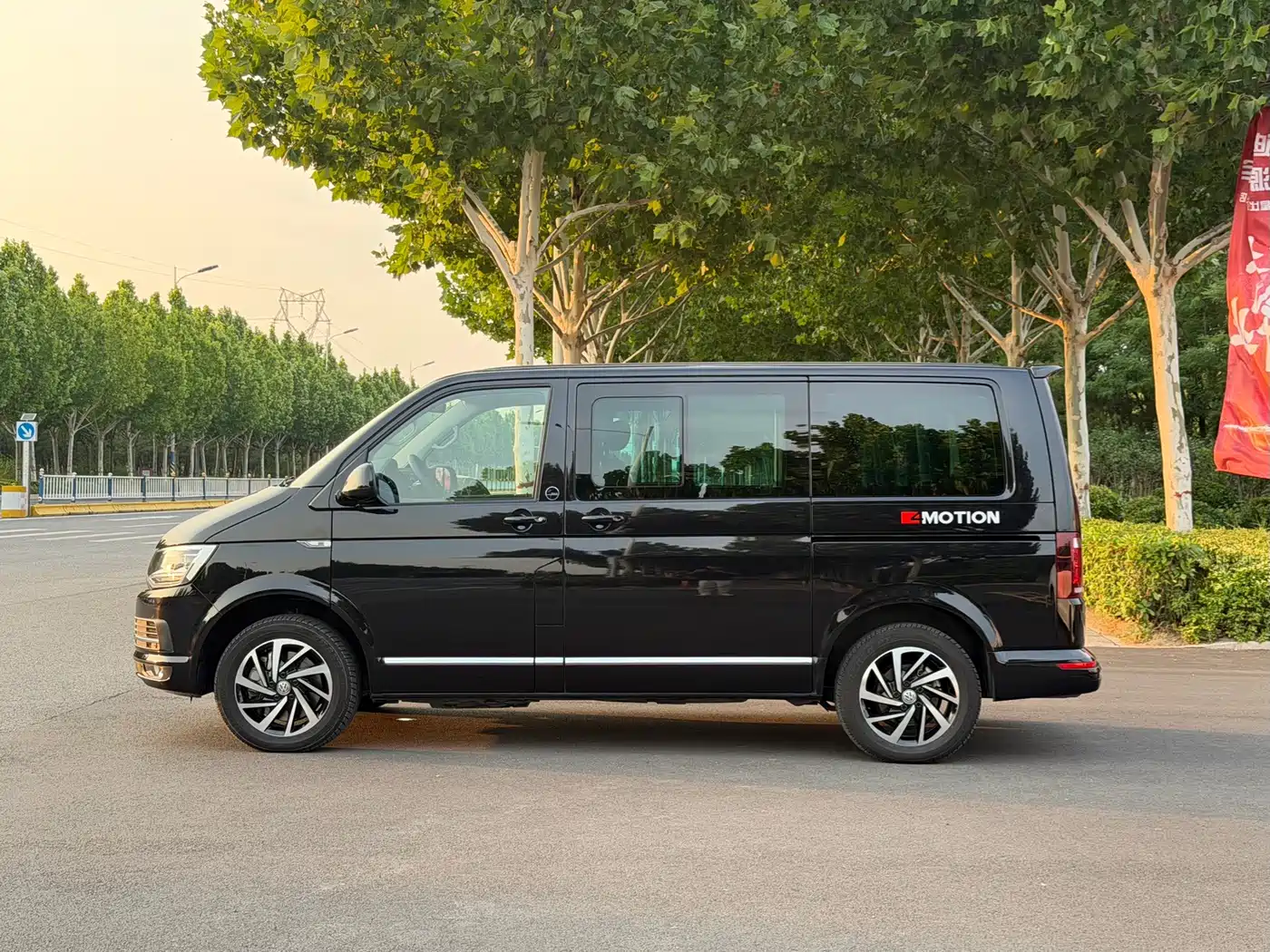 Volkswagen Multivan 2019 2018 2.0TSI 4WD Explorer Edition 7-Seater