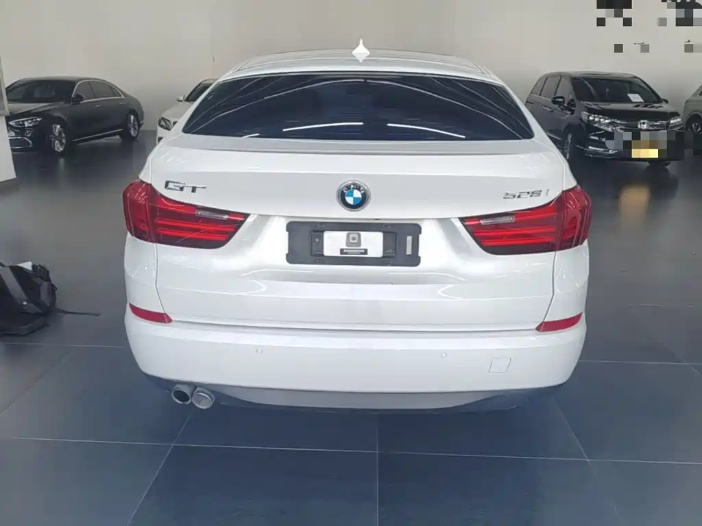 Photo 6 - BMW 5 Series GT