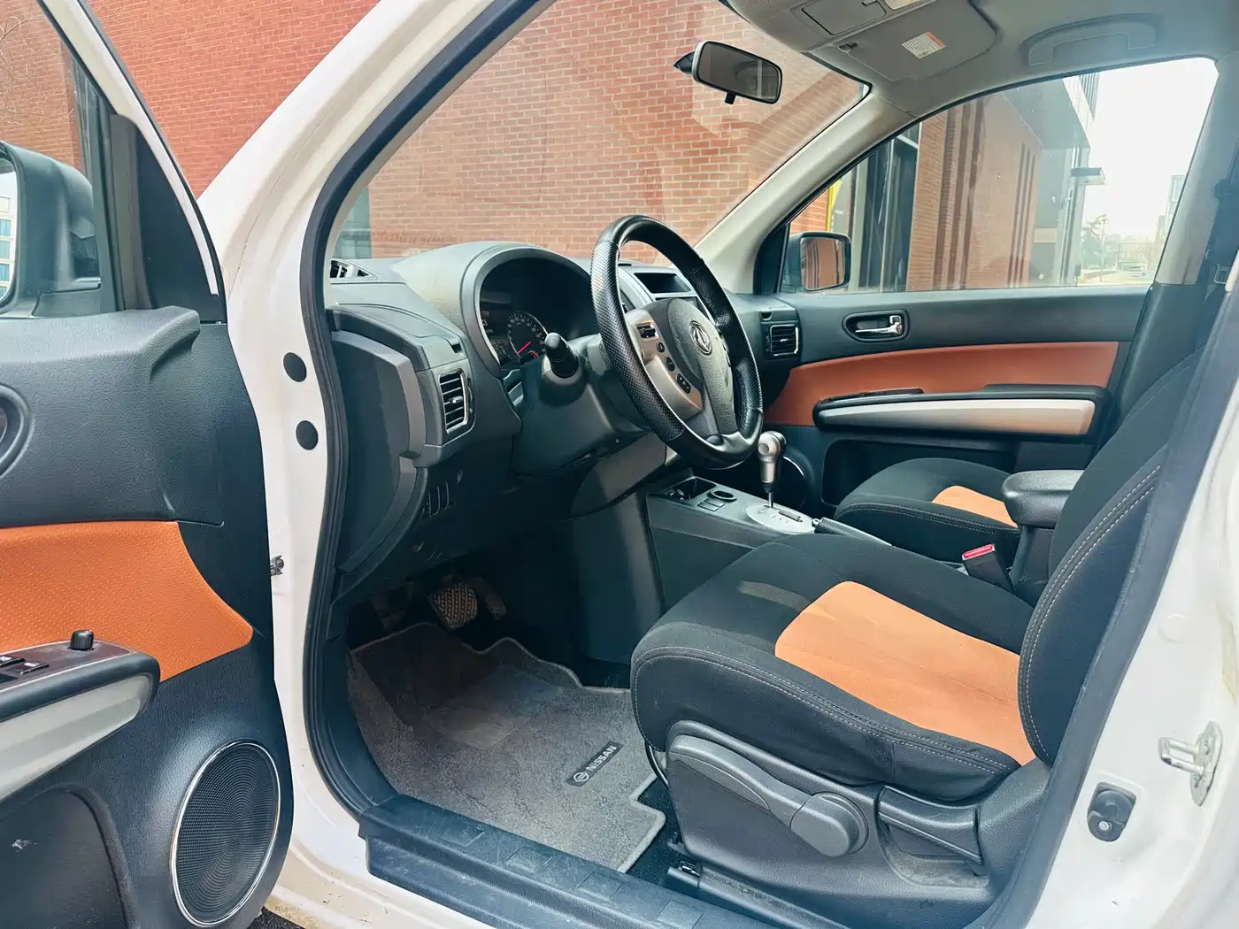 Dongfeng Fengdu MX6 2016 2016 2.0L CVT 2WD All-round Edition