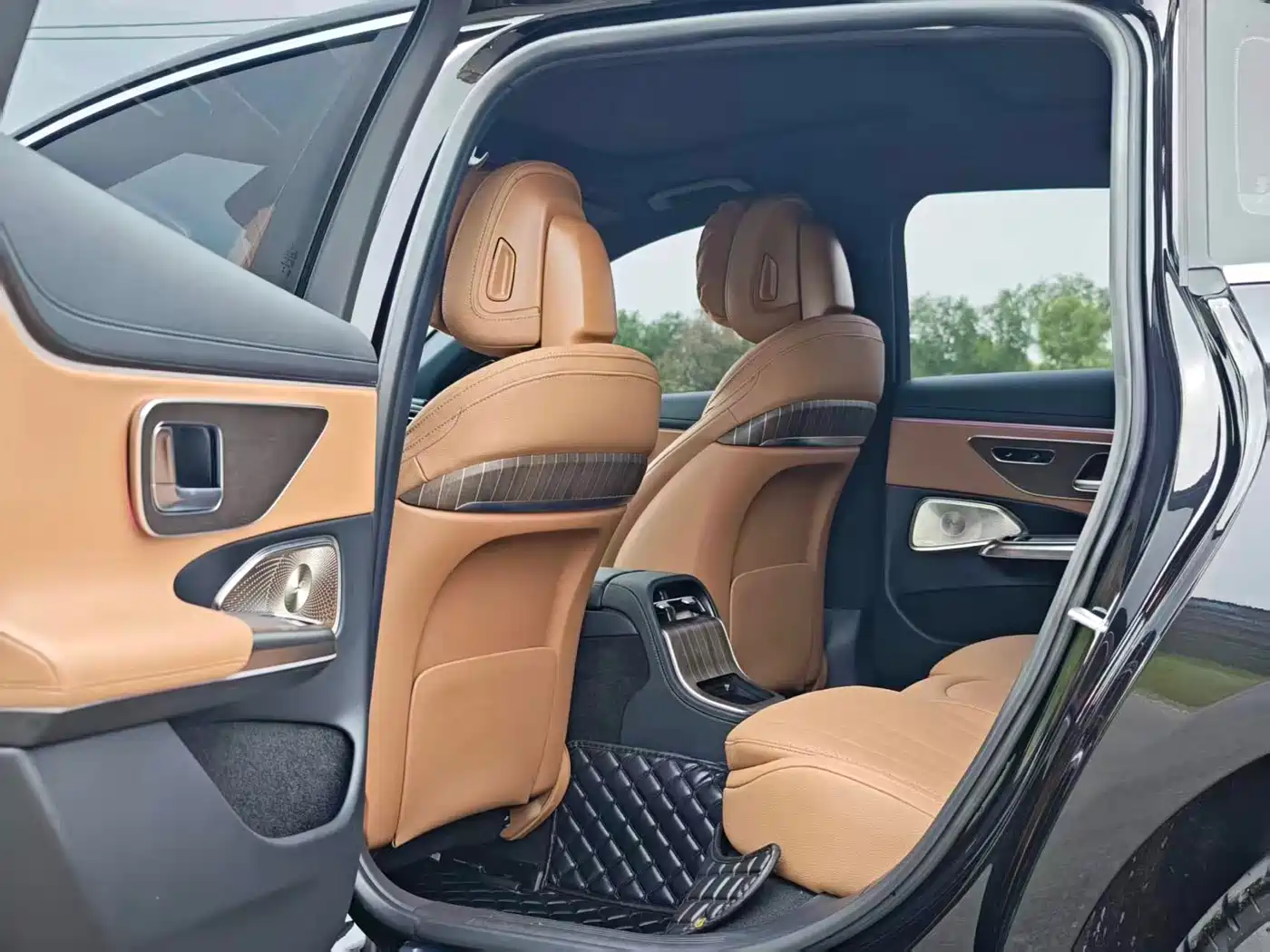 Mercedes-Benz E-Class 2024 E 300 L Fashion фото 6