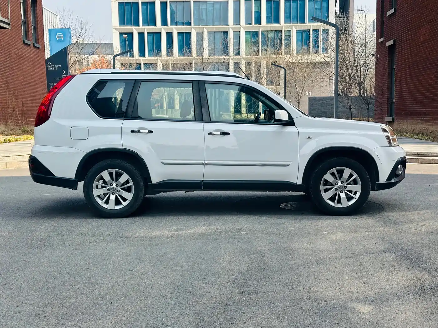 Dongfeng Fengdu MX6 2016 2016 2.0L CVT 2WD All-round Edition