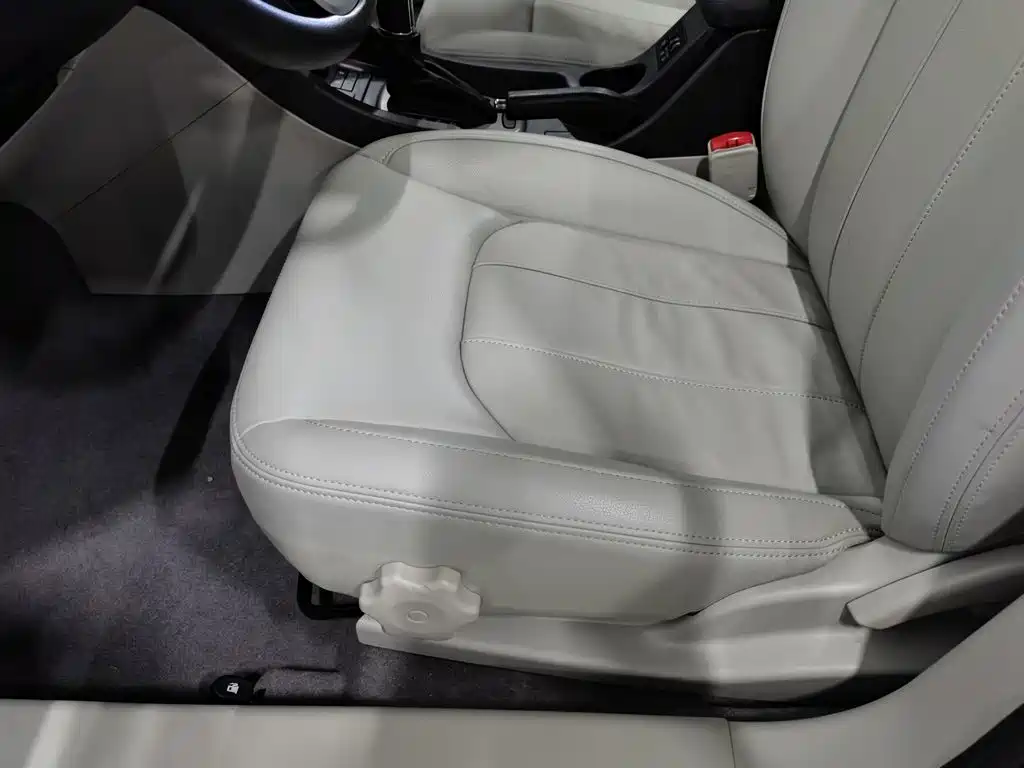 Фото 20 - BAIC Senova D50