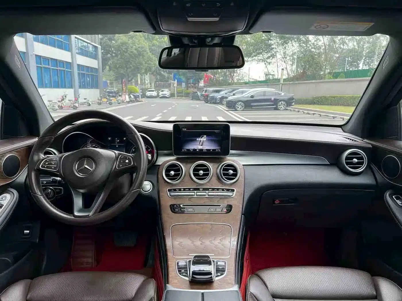 Mercedes-Benz GLC 2018 GLC 300 4MATIC Dynamic фото 7