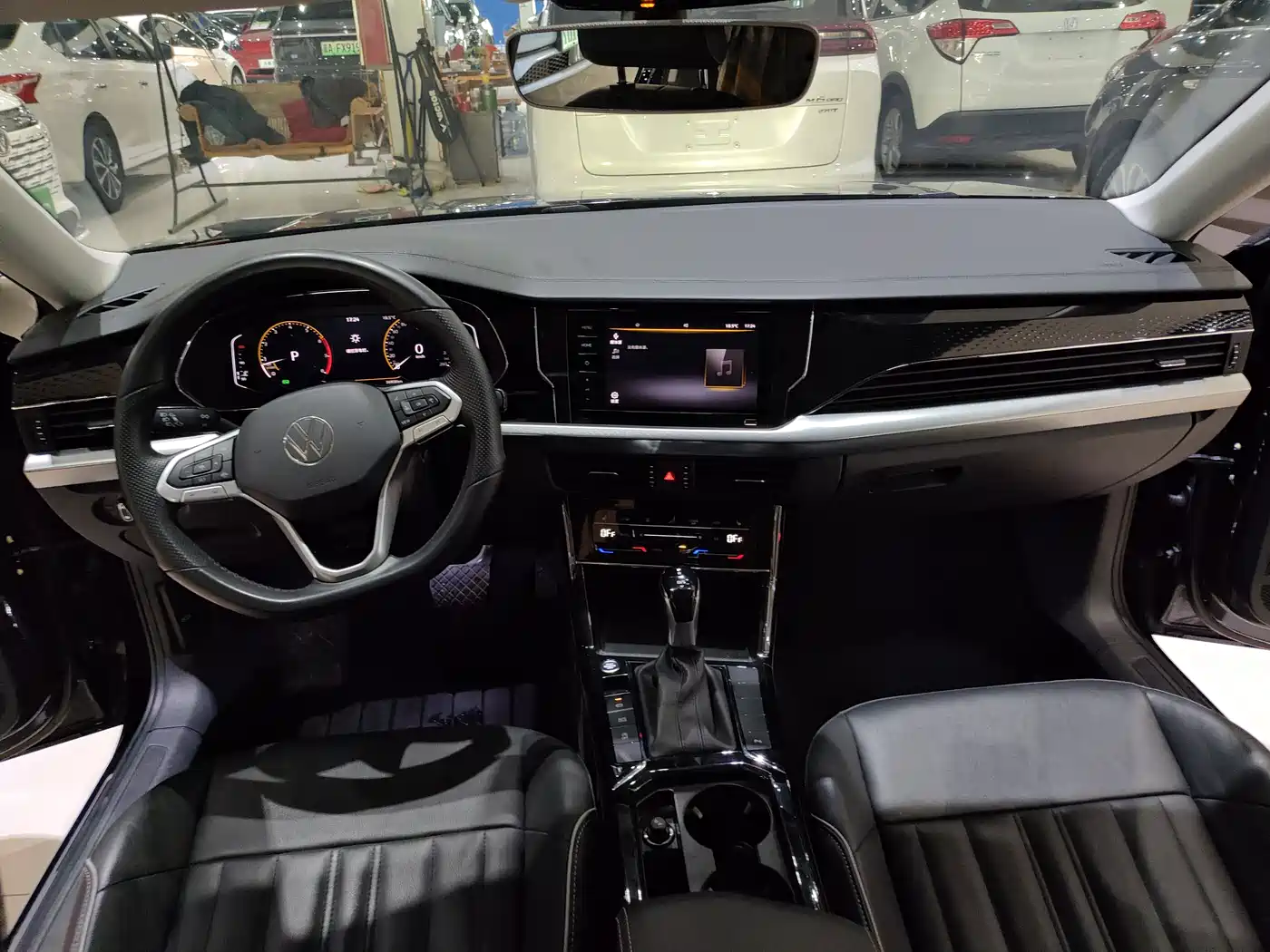 Volkswagen Passat 2022 330TSI Elite Edition фото 11
