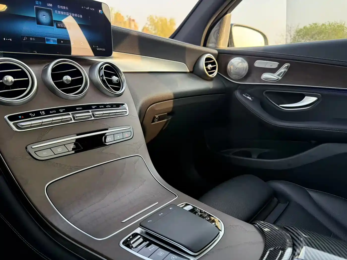 Mercedes-Benz GLC 2020 GLC 260 L 4MATIC Luxury фото 22