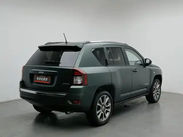 Jeep Compass (Import) 2014 2.4L 4WD Luxury Edition — фото 2