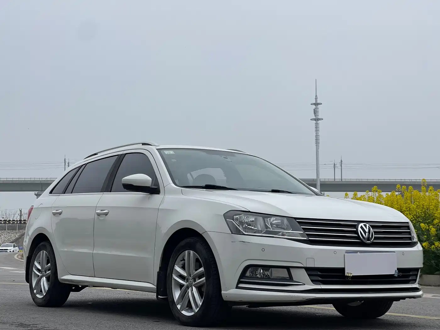 Volkswagen Lavida Tour 2017 1.6L Automatic Comfort Edition фото 3