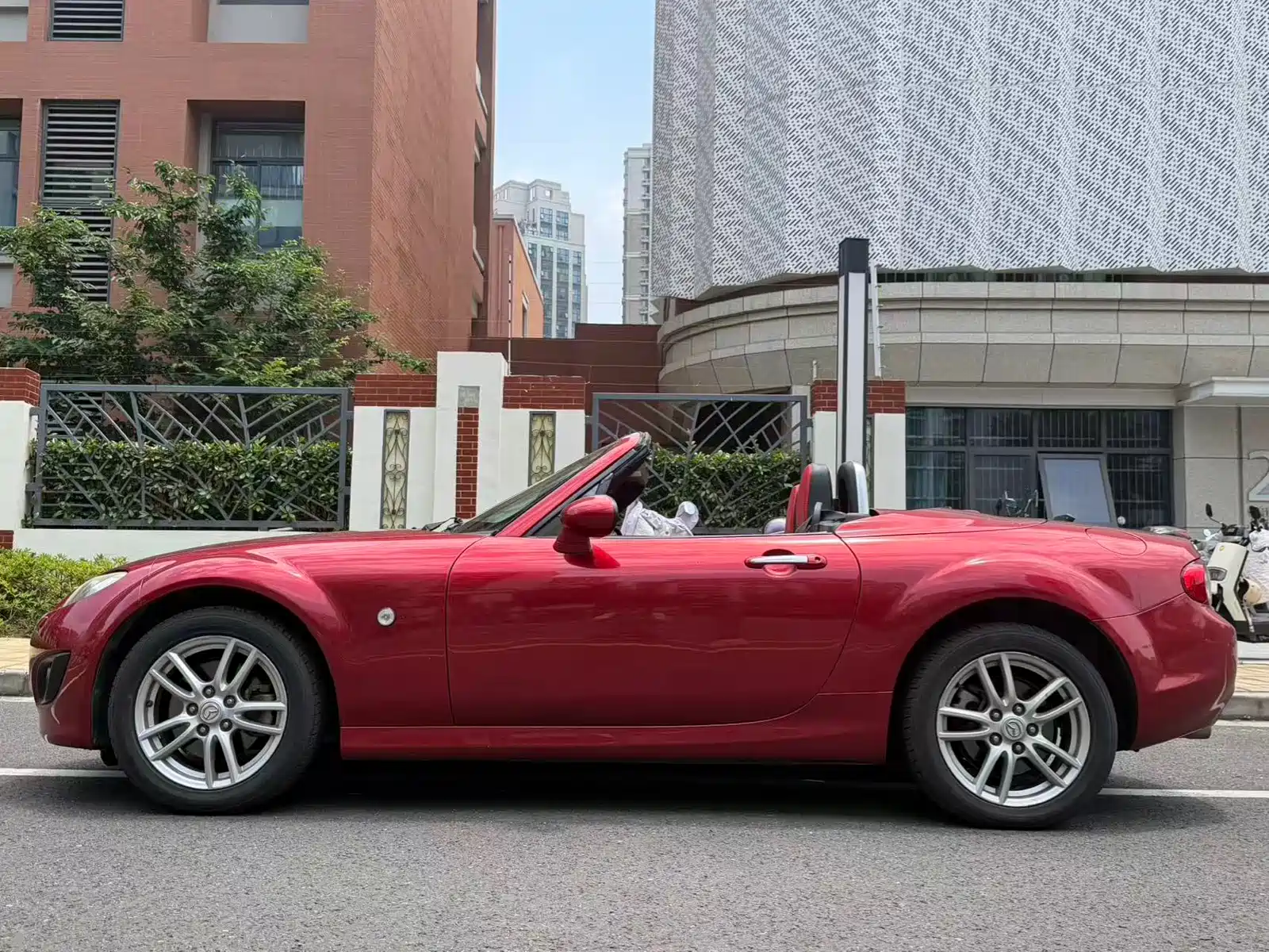 Фото 3 - Mazda MX-5