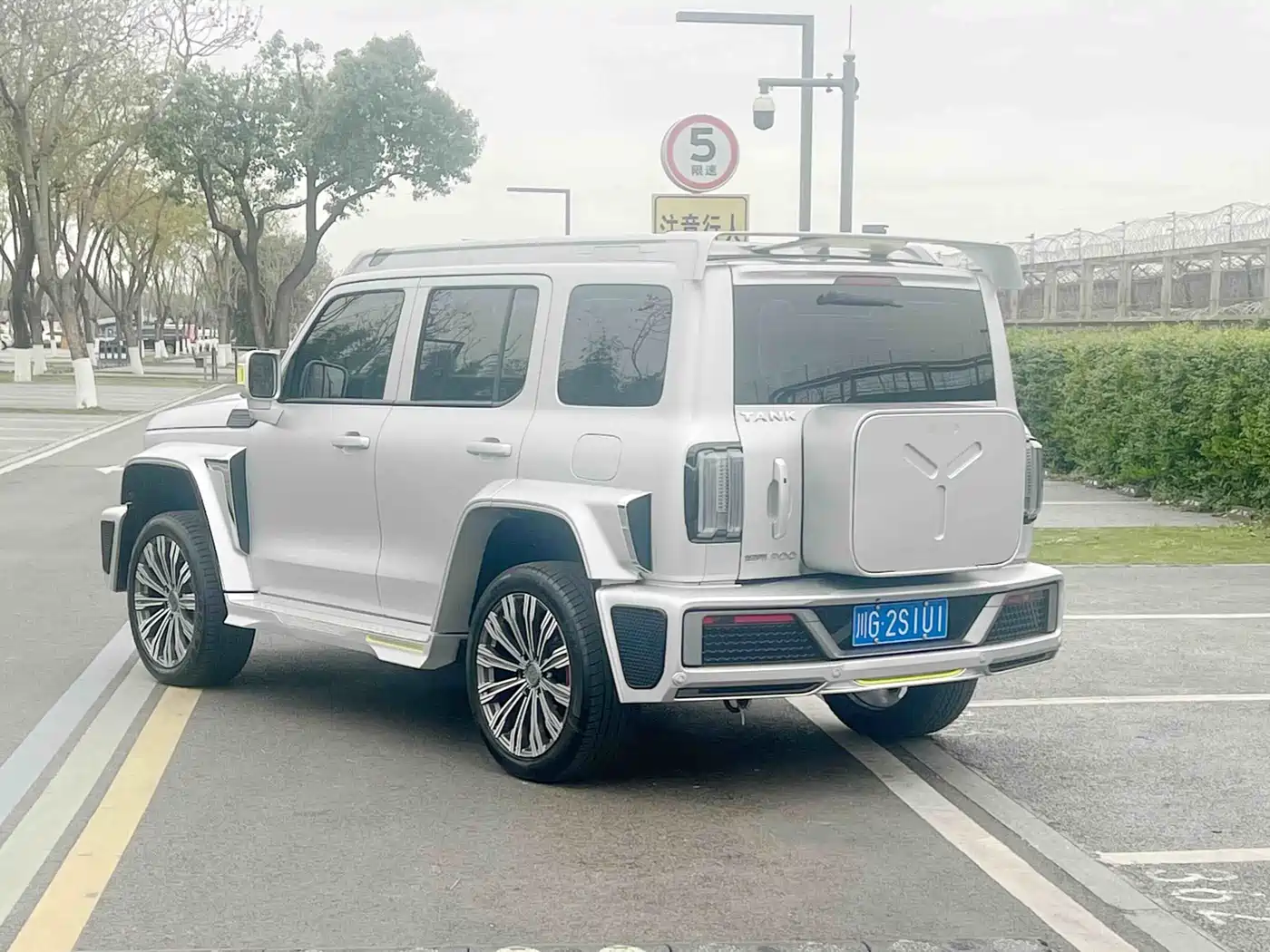 TANK CO CREATION TANK 300