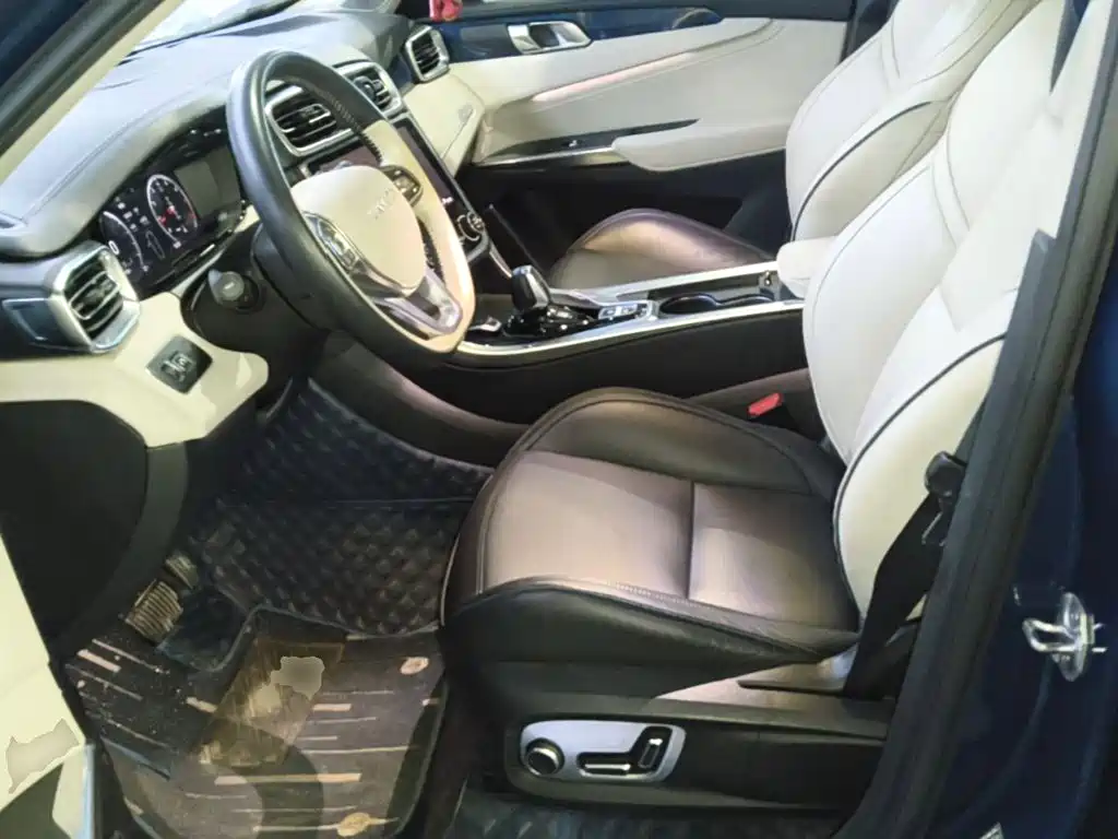 Photo 15 - Lynk & Co 01