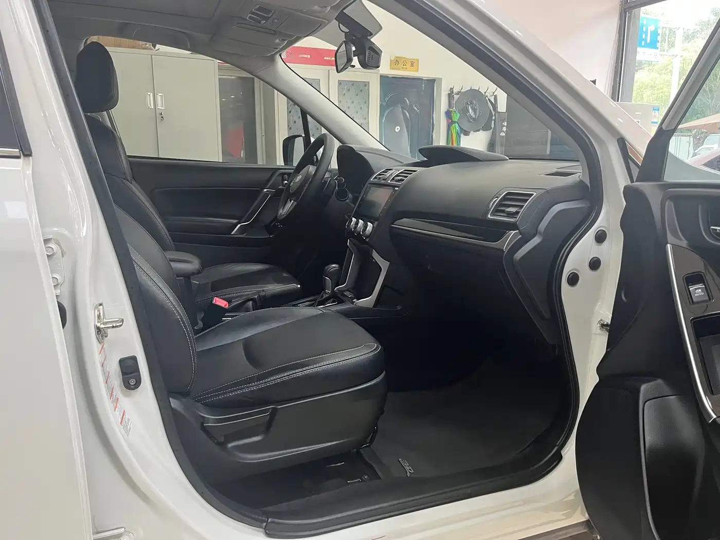 Subaru Forester 2016 2.0i Fashion Navigation Edition фото 9