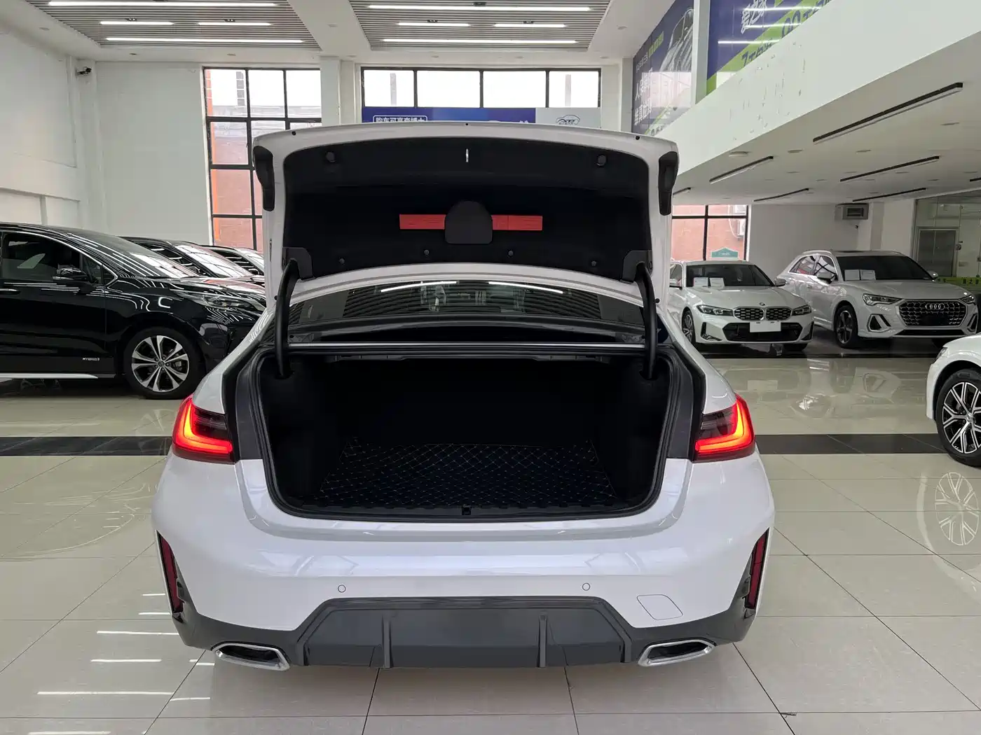BMW 3 Series 2023 325i M Sport Package фото 30
