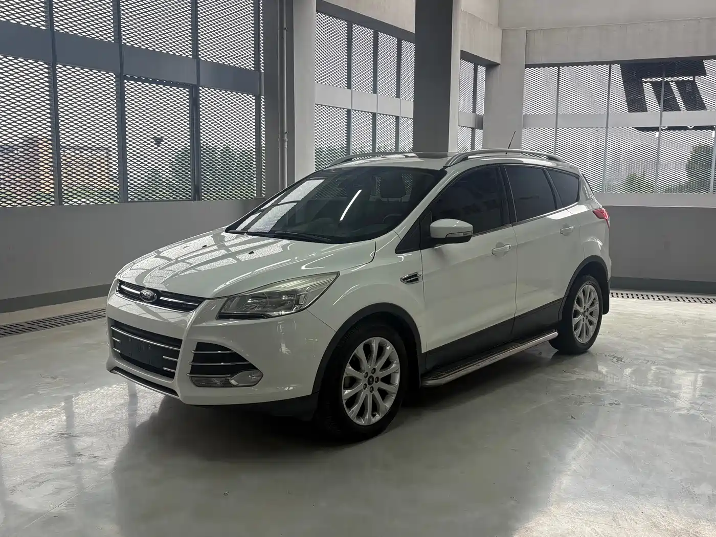 Фото 1 - Ford Kuga