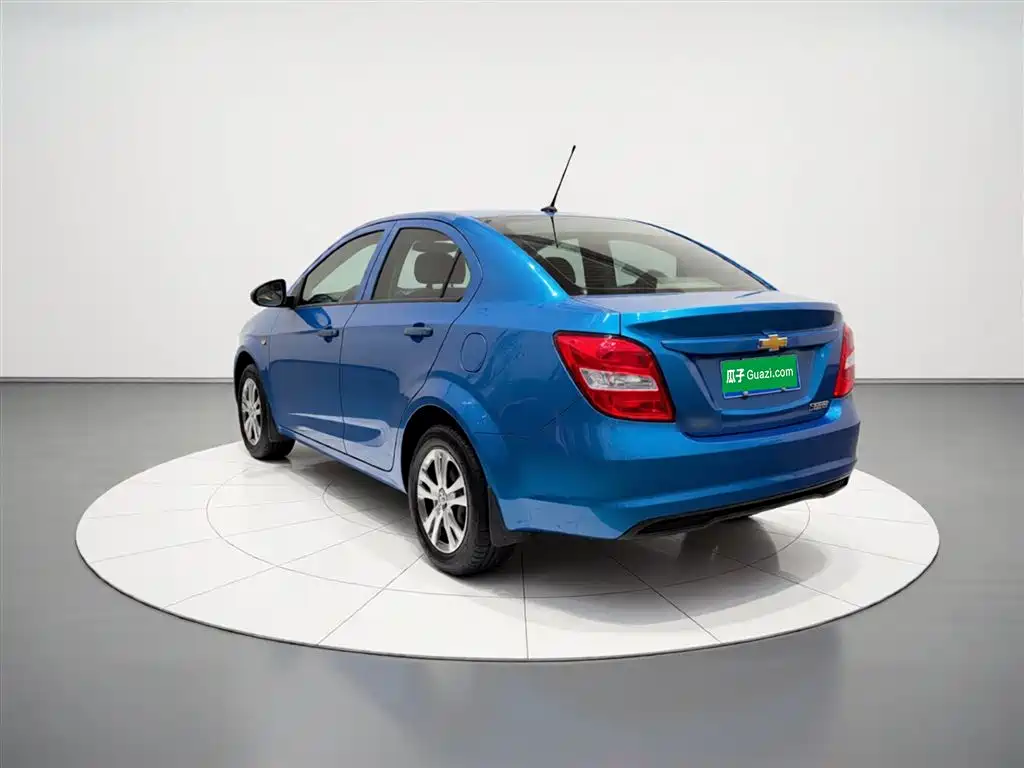 Chevrolet Aveo 2014 Sedan 1.4SL MT Luxury Edition фото 5