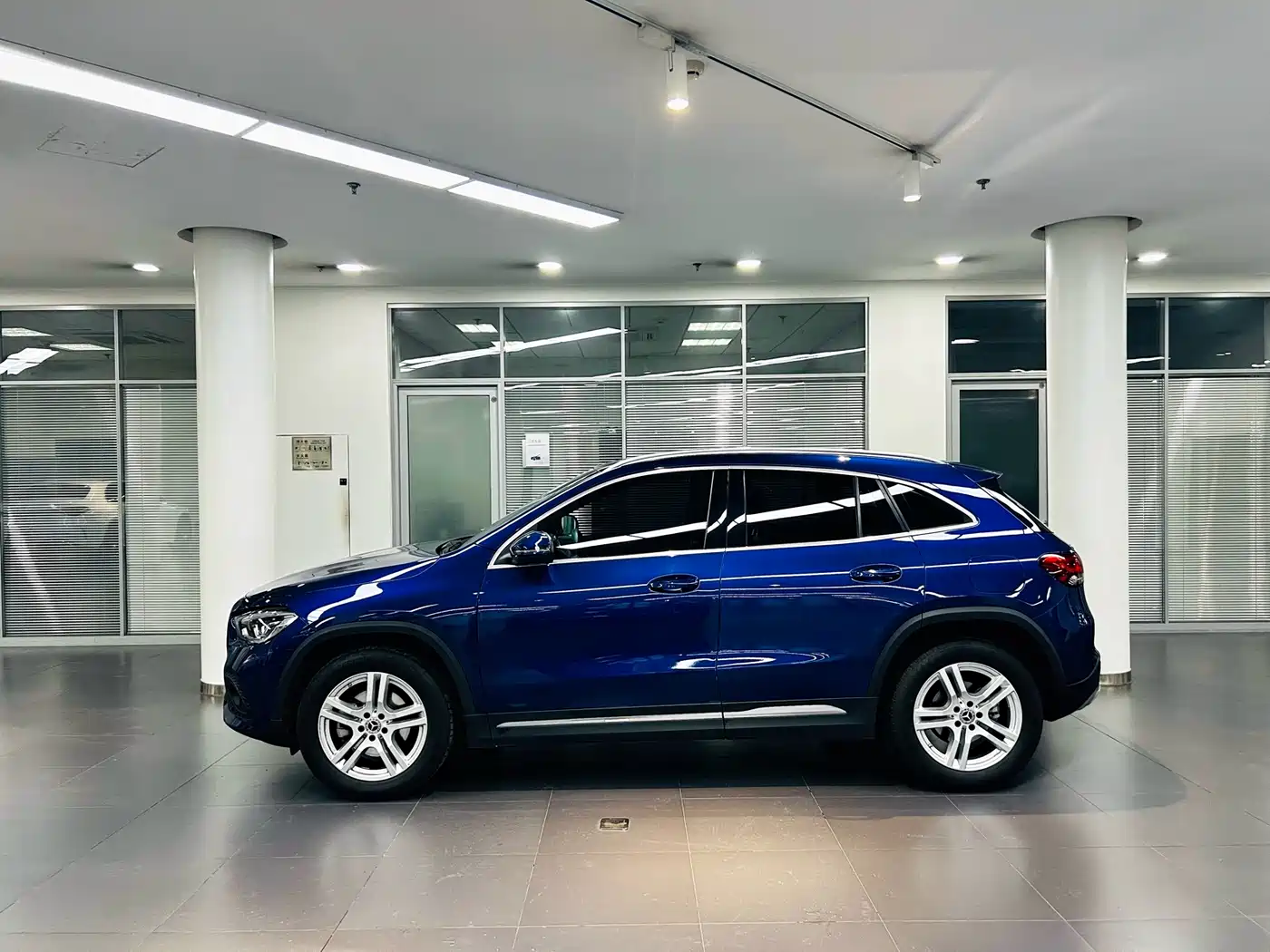 MERCEDES-BENZ GLA