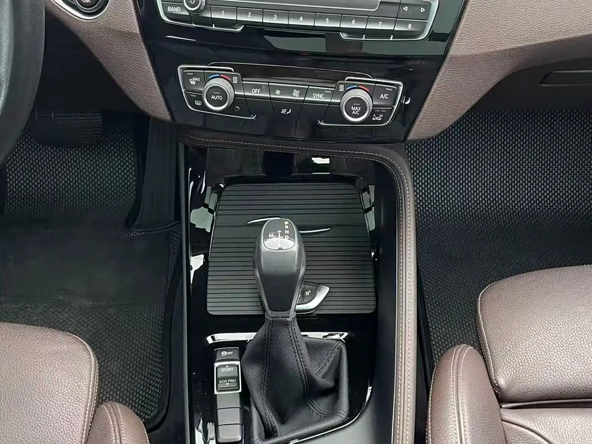 BMW X1 2019 sDrive18Li Premium Model фото 20