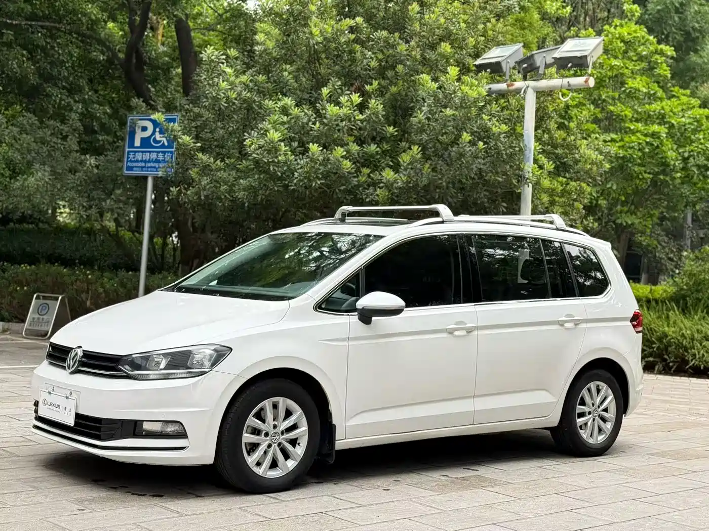 Volkswagen Touran 2018 Touran L 280TSI DSG Comfort 7-seater China V фото 3
