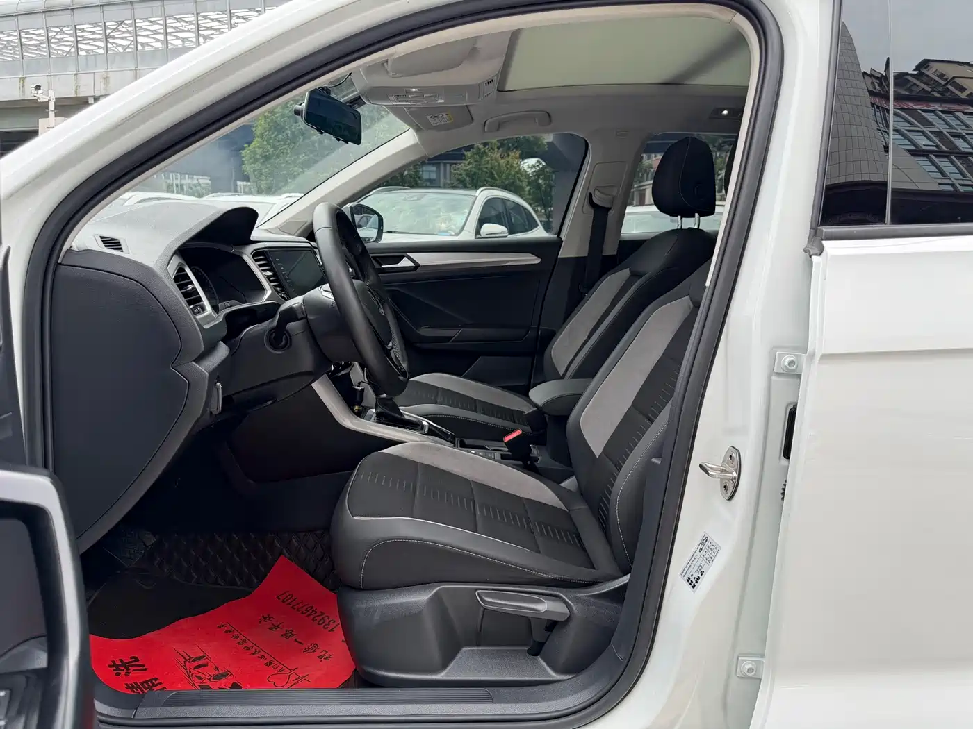 VOLKSWAGEN T-ROC EXPLORING SONGS