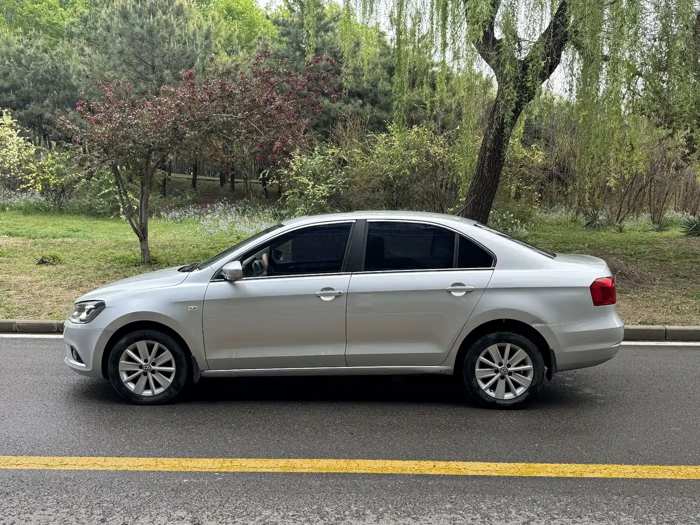 Volkswagen Jetta 2013 1.6L Manual Luxury фото 7