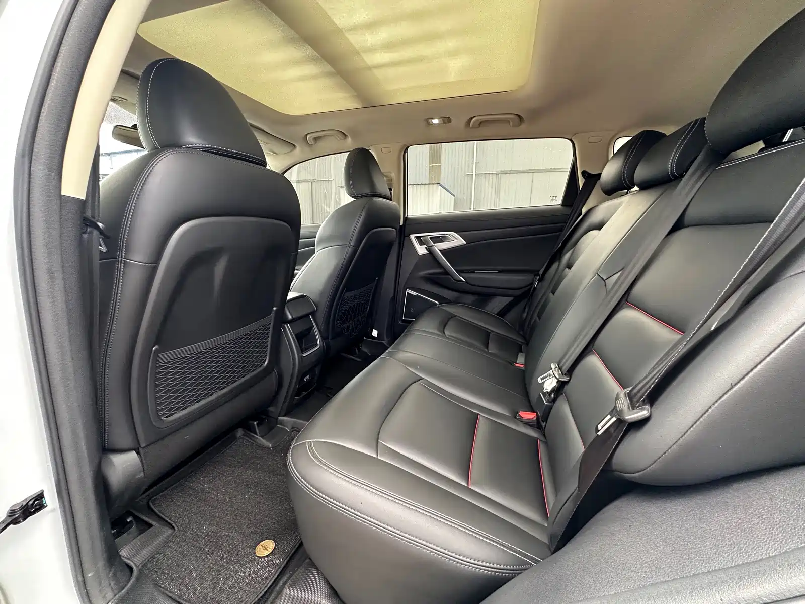 Фото 5 - Geely Atlas
