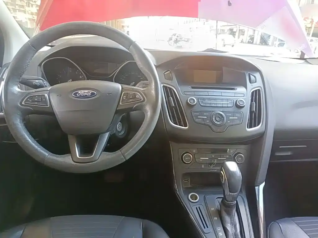 Фото 10 - Ford Focus