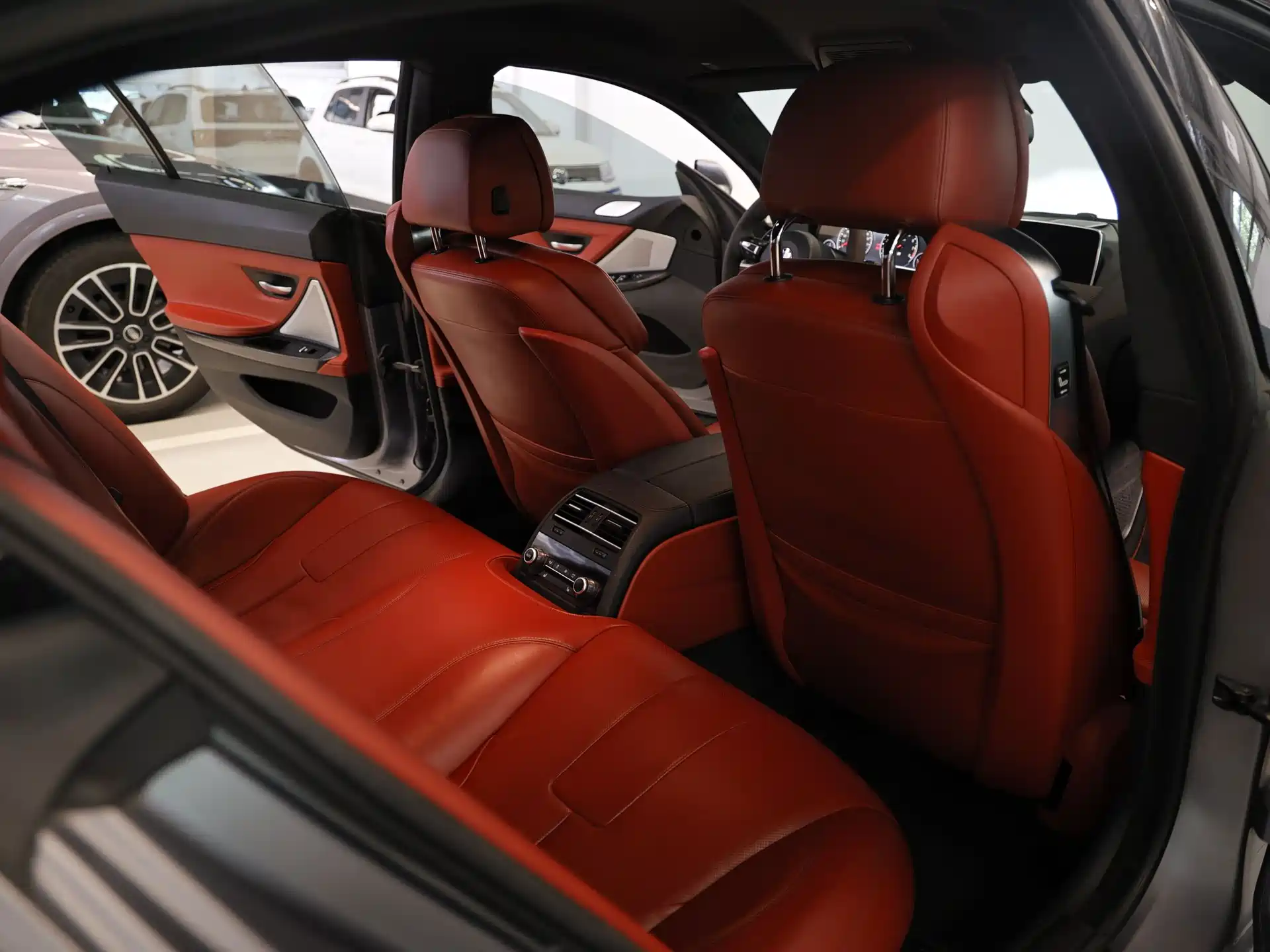 Photo 10 - BMW M6