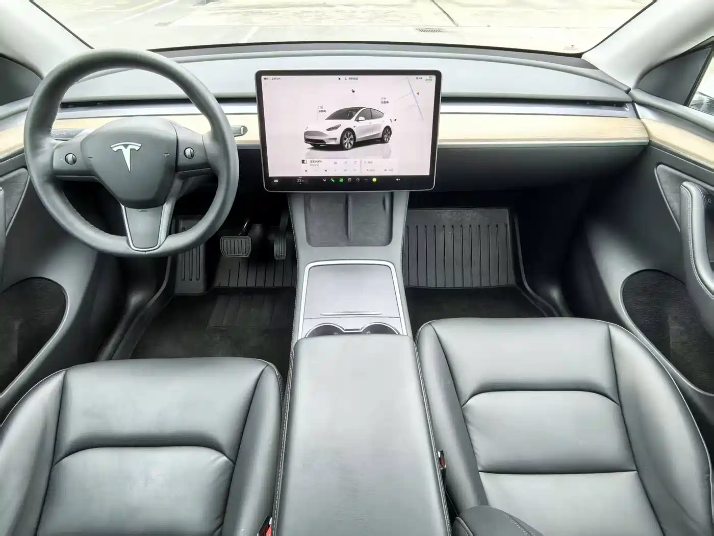 TESLA MODEL Y