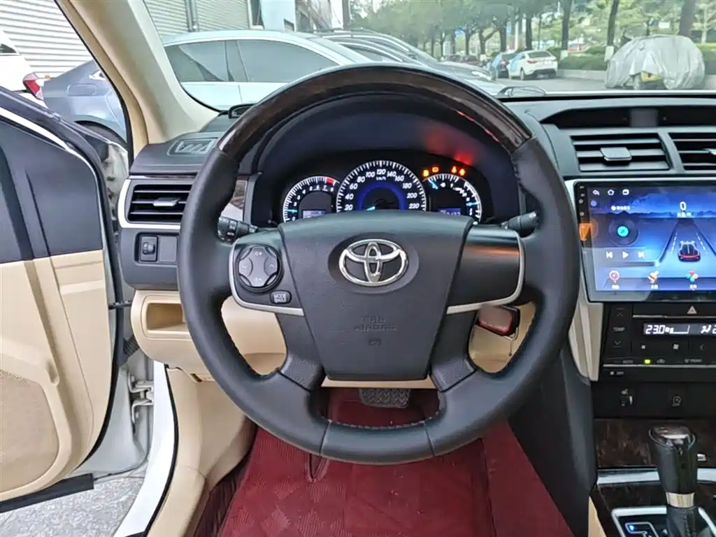 Toyota Camry 2016 2.0G 10th Anniversary Leading Edition фото 11