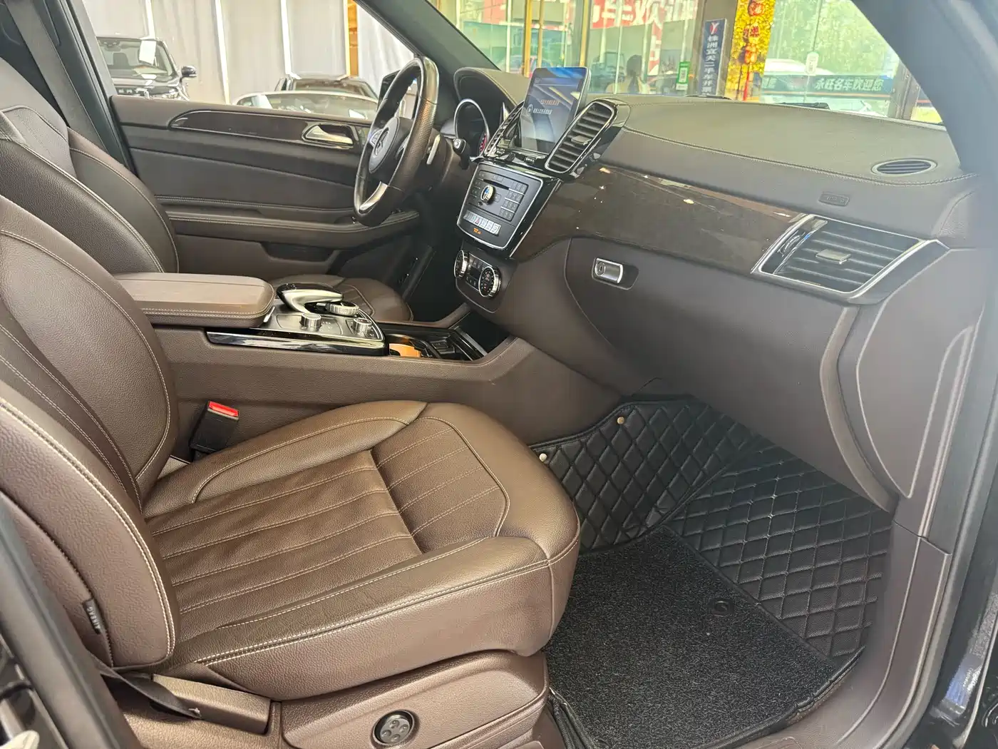 Mercedes-Benz GLS 2018 GLS 400 4MATIC Luxury фото 10