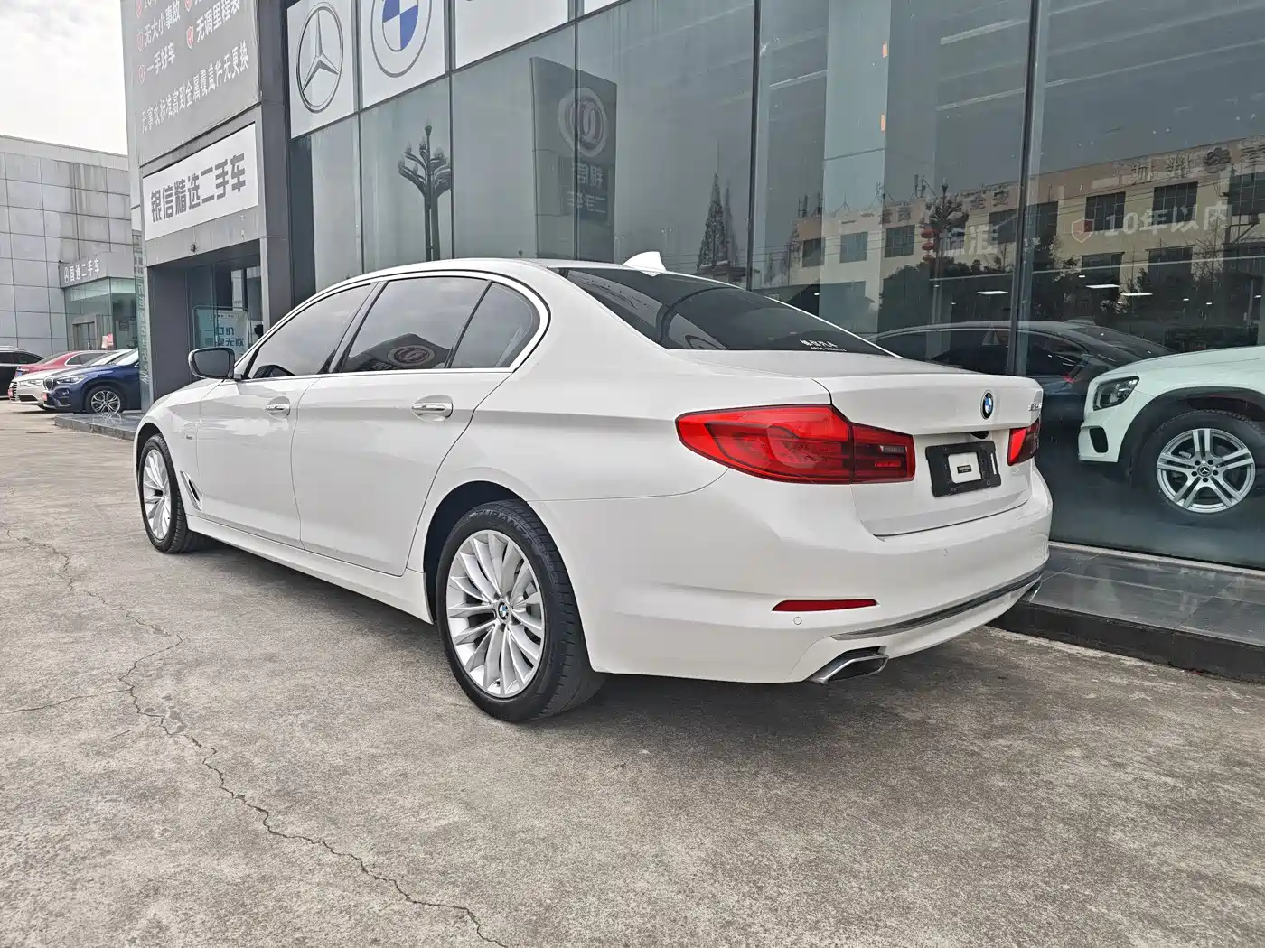 BMW 5 Series 2018 525Li Luxury Package фото 2