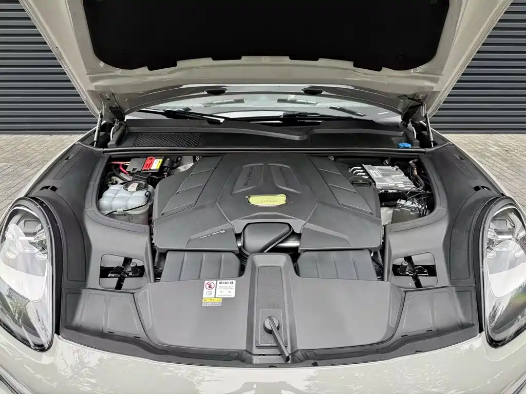 Photo 9 - Porsche Cayenne