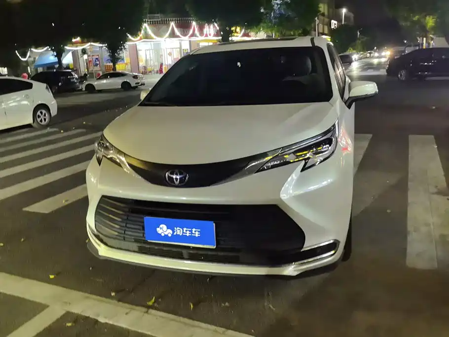 Toyota Sienna 2025 2024 2.5L Hybrid Comfort Edition