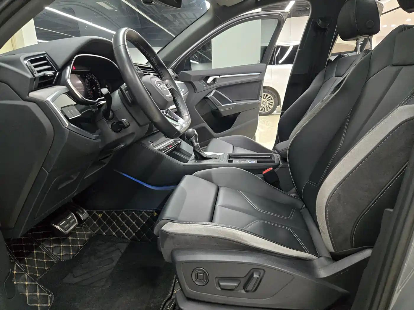 Фото 8 - Audi Q3
