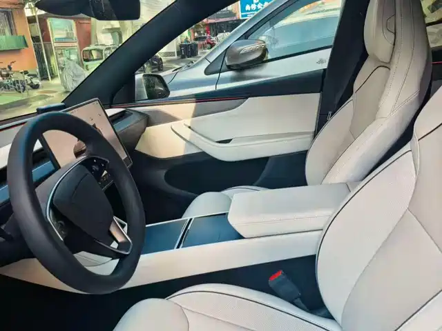 Tesla Model Y L, фото 4