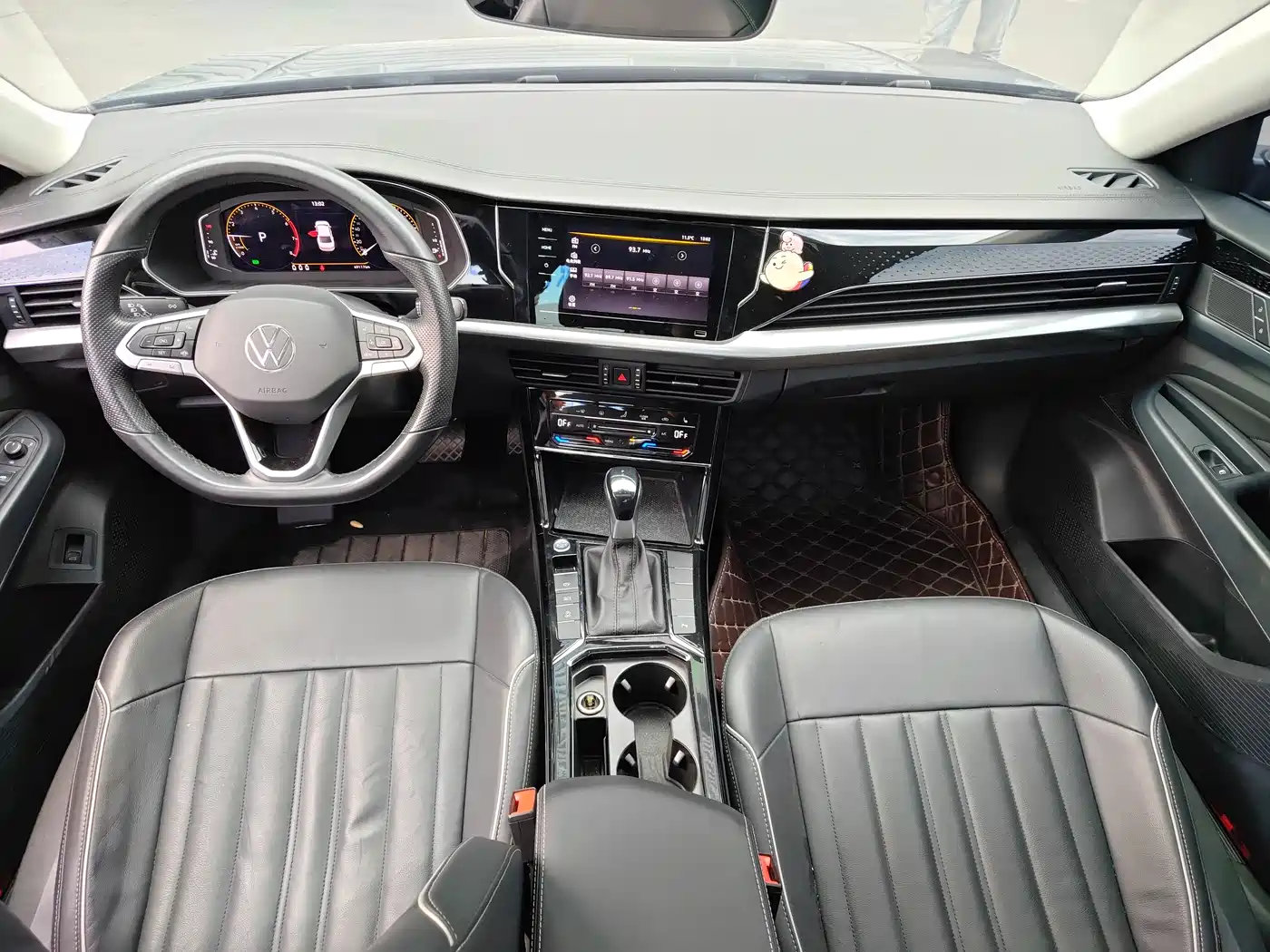 Volkswagen Passat 2022 280TSI Elite Edition фото 17