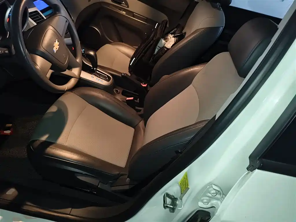 Chevrolet Cruze 2013 Model 1.8L SE AT фото 11