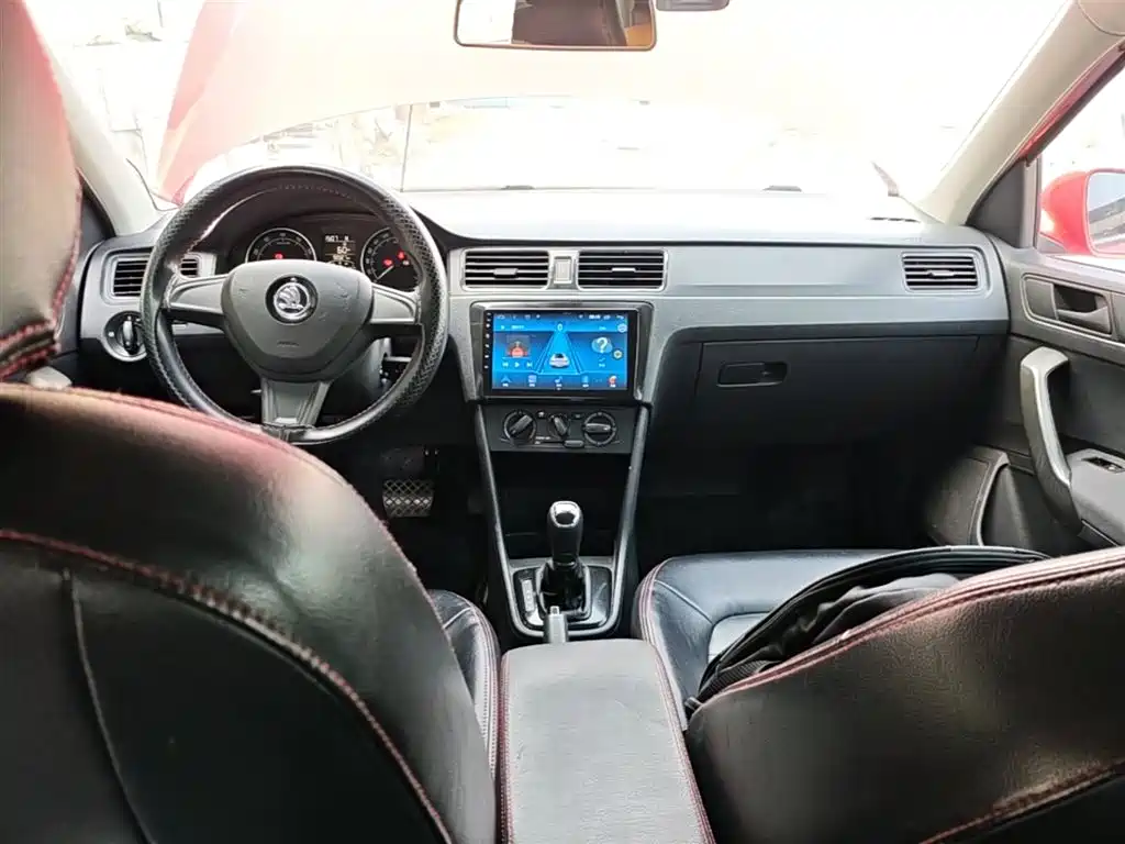Škoda Skoda Rapid Spaceback 2016 Facelift 1.6L Automatic Forward Edition фото 10
